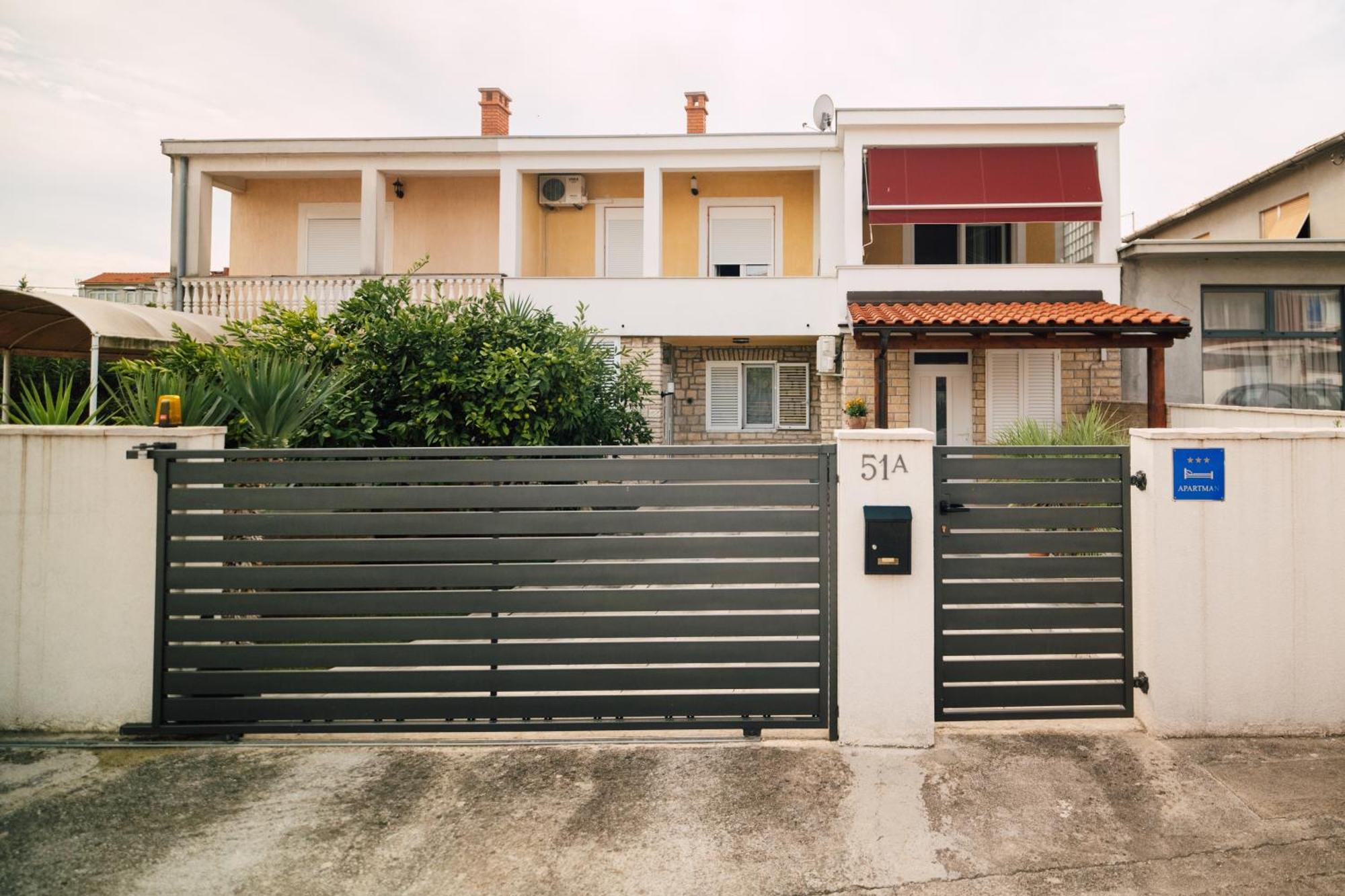 Modern Apartments With Loggia Terrace And Parking Zadar Exteriör bild